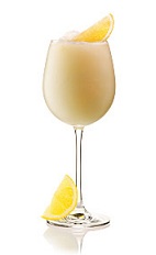 The Citrus Crush is made from Beefeater gin, lemon juice and simple syrup, and served over crushed ice in a wine glass.