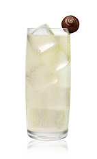 The Raz and Ginger drink is made from Stoli Chocolat Razberi vodka and ginger ale, and served in a highball glass.